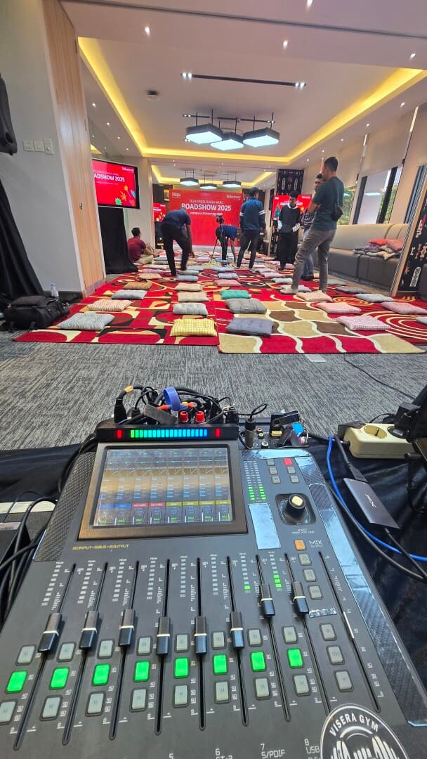 Produksi Sound & Stage — Live Mixing